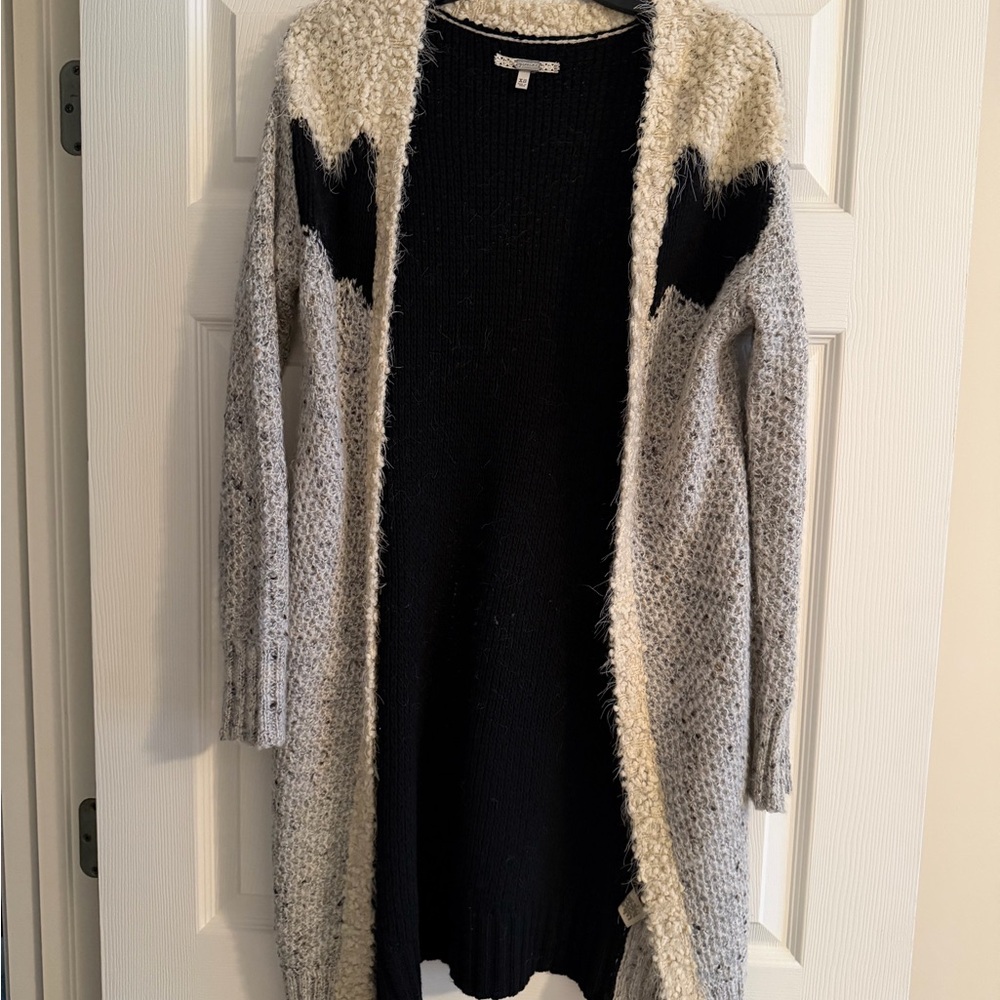 Gimmicks by BKE Black and Cream Cardigan